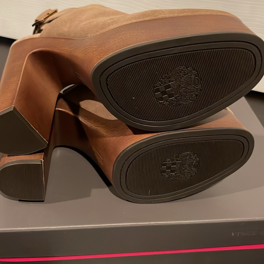 🍀Vince Camuto platform pump - Picture 6 of 6